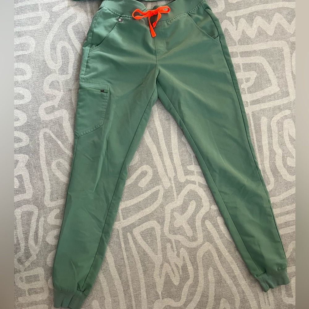 Women’s Figs Scrubs
